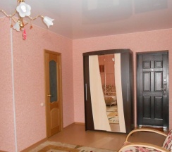 Номер люкс с 1 односпальной и 1 двуспальной кроватью в Арина
