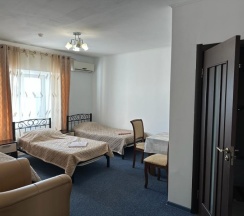 УЛУЧШЕННЫЙ Трехместный номер с раздельными кроватями в Престиж