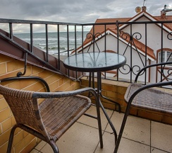 24 семейный номер Мансарда с 2 комнатами с балконом и с видом на море в Exclusive Hotel&Apartments
