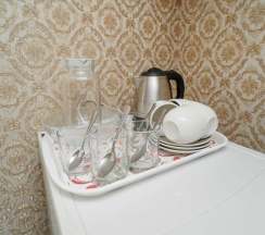 Четырёхместная комната с одной двуспальной и двумя односпальными кроватями в Чайка