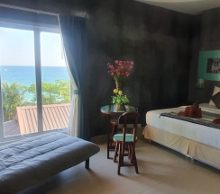 Двухместный номер Superior с видом на море двуспальная кровать в Saikaew Boutique Hotel