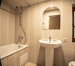 Комфорт 4-местный с двуспальной и односпальной кроватями с террасой в Джульетта