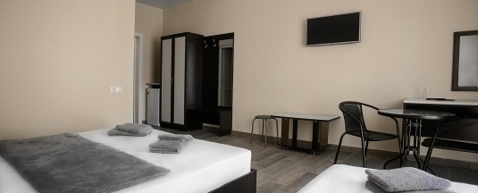 3-местный номер стандарт (цокольный этаж) в Diamond Delux Hotel
