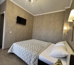 Трёхместный номер Standard с балконом и с видом на город в Morskoy priboy