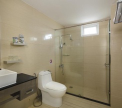 Люкс с балконом и с видом на море в Blue Pearl Hotel
