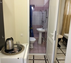 Трехместный номер цоколь в Кипр