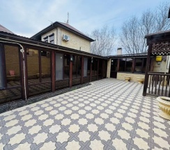 Шестиместные апартаменты с балконом в Гостевой дом