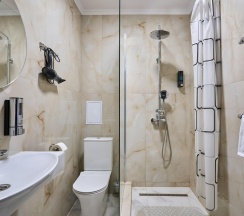 Номер улучшенный комфорт с 1 двуспальной кроватью в Белла