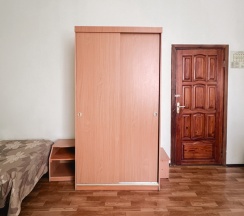 Трехместный номер 3 категории с раздельными кроватями, сан. узел с душем на два номера в Фатима