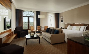 Полулюкс с 1 кроватью «King size» с видом на театр в Grand Autograph Hotel Novosibirsk