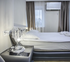 Двухместные апартаменты 5 с видом на парк двуспальная кровать в Exclusive Hotel&Apartments