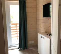 Коттедж с 3 комнатами с балконом и с красивым видом из окна в Лазурный берег