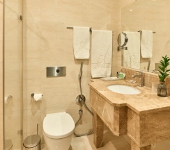 Двухместный номер Standard с балконом и с красивым видом из окна двуспальная кровать в Kainar