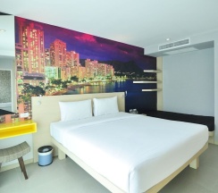 Номер Deluxe с балконом в The AIM Patong Hotel