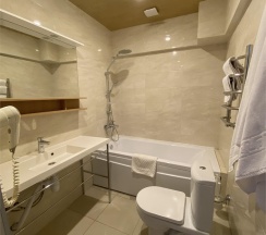 Двухместный номер с 1 кроватью или 2 отдельными кроватями в Happy Inn