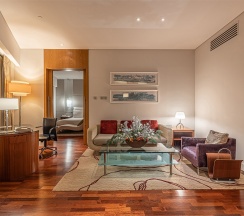 Люкс Residential, с доступом в Swiss Executive Lounge - с большой двуспальной кроватью в Swissotel Красные Холмы