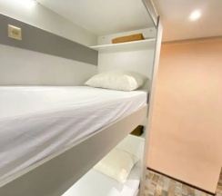 Кровать в общем номере (женский номер) в Арктика