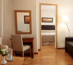 Трёхместный люкс в Waldorf Hotel