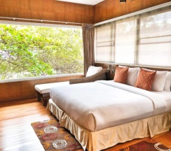 Двухместный Sky Nest Tree Top двуспальная кровать в Birds and Bees Resort