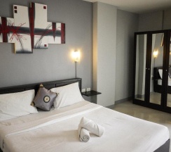 Двухместный номер Classic с балконом двуспальная кровать в Holiday Home Patong