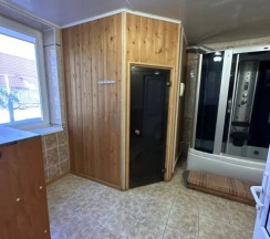 Шестиместный семейный коттедж с балконом в Малахит