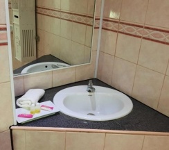 Двухместный номер Standard двуспальная кровать в Swiss Food Restaurant and Hotel