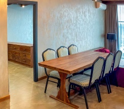 Большой семейный люкс с панорамным видом на Уральские горы в Business Residence