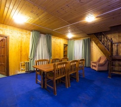 Коттедж восьмиместный с видом на озеро в Покровское