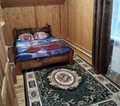 Коттедж стандарт с 1 односпальной и 2 двуспальными кроватями в Селигерский бережок