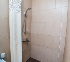 21 - Двухместный номер с балконом и боковым видом на море в Азов Инн