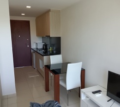 Студия с балконом и с красивым видом из окна в Апартаменты Laguna Beach Resort 3 The Maldives