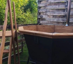 Коттедж с балконом и с красивым видом из окна в Красные Скалы