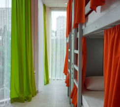 Женский шестиместный номер (нижнее) в Sunny Sochi Hostel