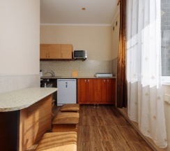 Стандарт  с двуспальной и односпальной кроватями и кухней ( на два номера ) до 3 гостей в Дельфин парк