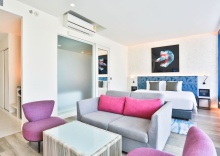 Люкс с балконом в Hotel Clover Patong Phuket