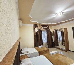 Четырехместный номер с отдельным выходом во двор в Guest house city center