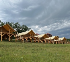 Глэмпинг в Caspian Camp