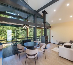 Шале на берегу вулканической реки в Кунашир резорт и СПА