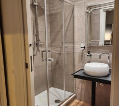 Двухместный номер Standard с балконом двуспальная кровать в B&B Mini Hotel Incity