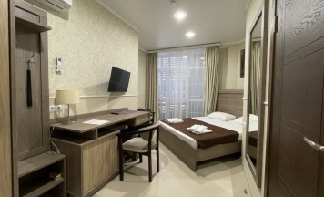 Двухместный номер Standard с балконом и с красивым видом из окна двуспальная кровать в Альтаир