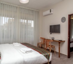 Четырёхместный номер Standard с 2 комнатами с видом на город в Antika Amman Hotel