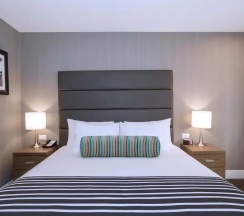Двухместный люкс Standard двуспальная кровать в Sandman Signature Calgary Downtown Hotel