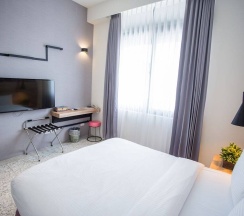 Двухместный номер Standard с видом на город двуспальная кровать в Rainbow Hotel