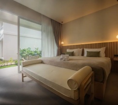 Номер Deluxe с балконом и с видом на бассейн в Niranapa Boutique Resort