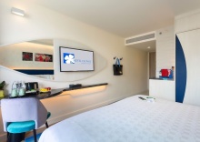 Номер Premier с балконом в Hotel Clover Patong Phuket