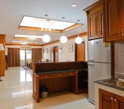 Шестиместный Suite Penthouse с 3 комнатами в Inn House Hotel