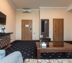 Executive Suite в Central City