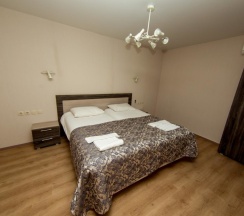 Шестиместный коттедж с балконом в Хвалынь