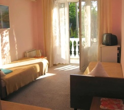 Трёхместный полулюкс с балконом и с красивым видом из окна в Милана