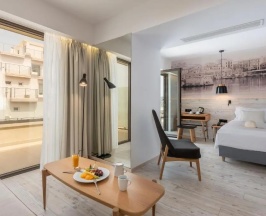 Трёхместный полулюкс в Ibis Styles Heraklion Central